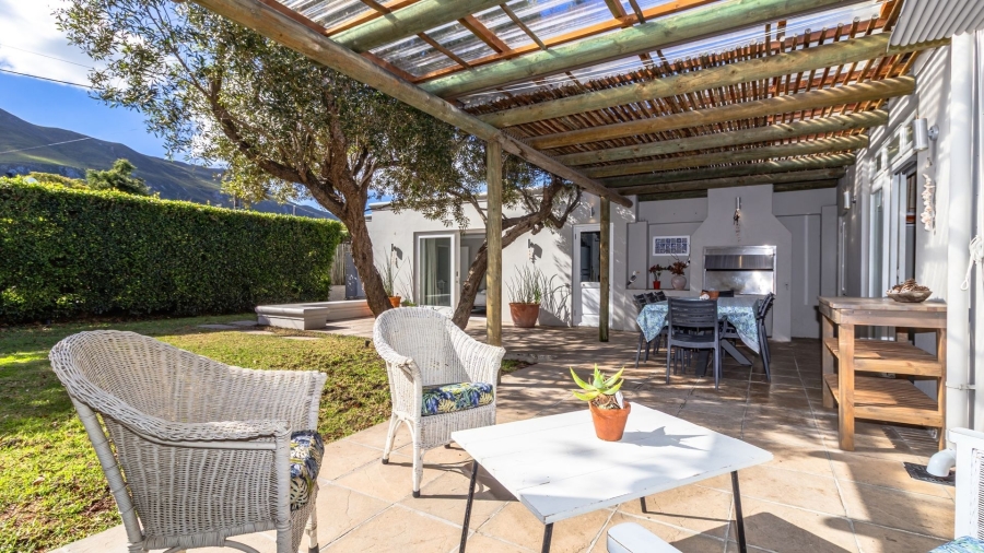 To Let 5 Bedroom Property for Rent in Onrus Western Cape